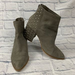 Women’s Steve Madden Jillian Taupe Gray Leather Stud Chunk Heel Bootie Size 7.5